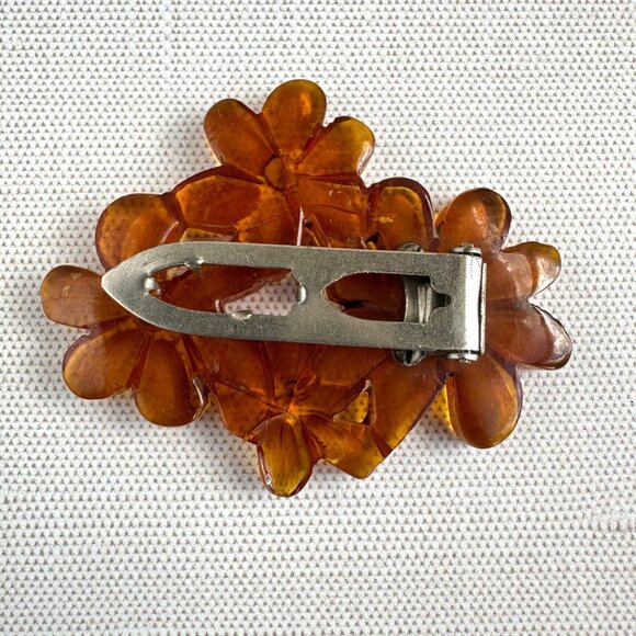 1930s Apple-Juice Bakelite Daisy Dress Clip - Picture 2 of 5